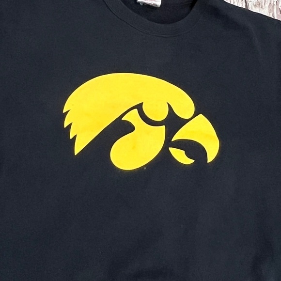Vintage 90s Iowa Hawkeyes NCAA Collegiate College Basketball 1990s Sweatshirt - Picture 2 of 3